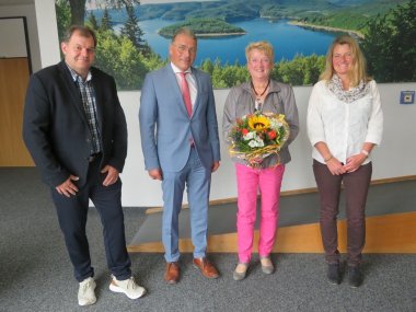 Manfred Rombach, Bürgermeister Bernd Goffart, Silvia Laschet, Alexandra Nikolaizig