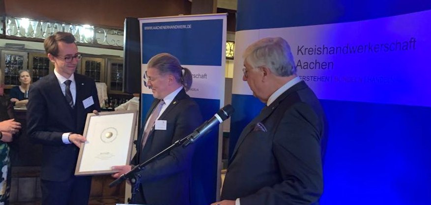Bürgermeister Bernd Goffart hat die Ehrengabe der Kreishandwerkerschaft Aachen erhalten. 